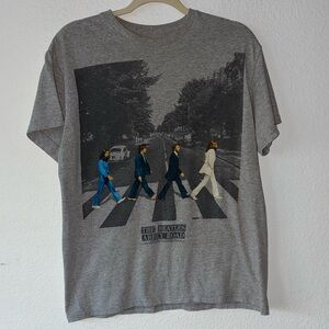 THE BEATLES GRAPHIC TEE MEDIUM